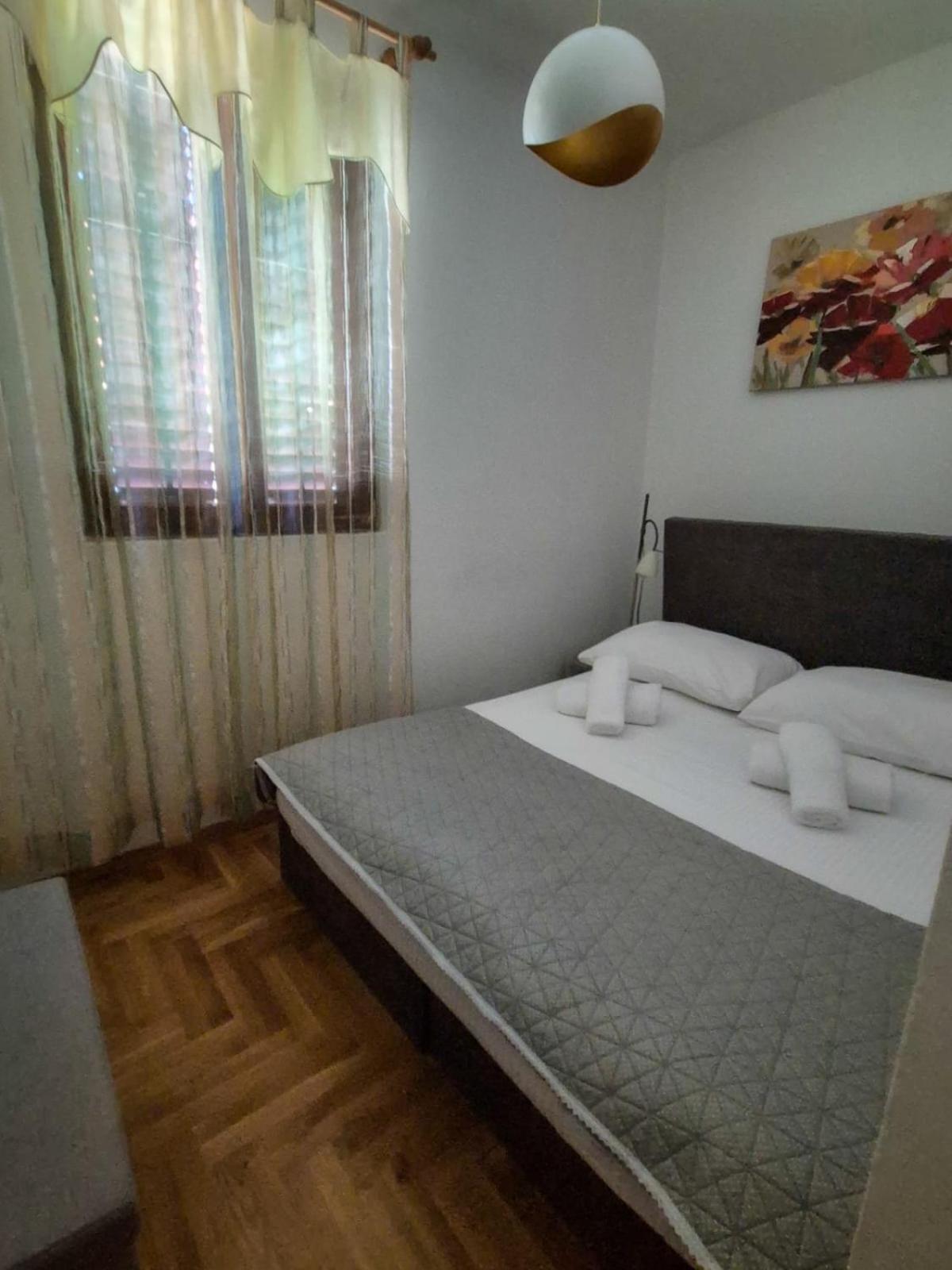 Apartments And Pansion M&R Turanj Dış mekan fotoğraf